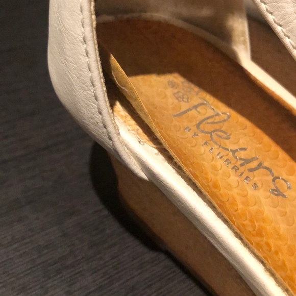 Fleurs by Flurries sandal - Picture 2 of 3